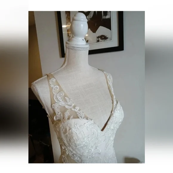 Lillian West #6521 Wedding Gown Dress Ivory Size 10 New w/Tags - Picture 3 of 6